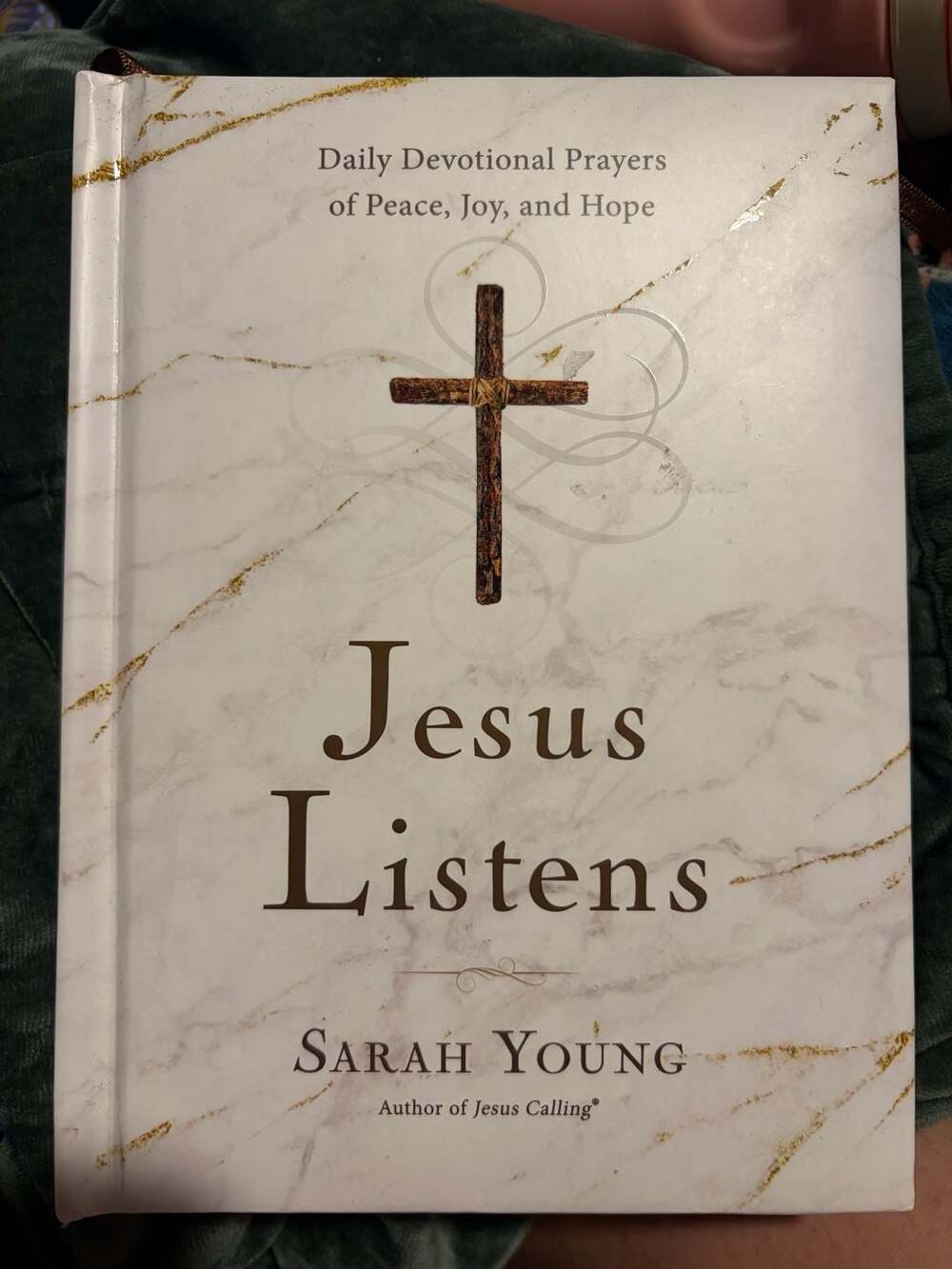 Jesus Listens: Daily Devotional Prayers of Peace, Joy, and Hope